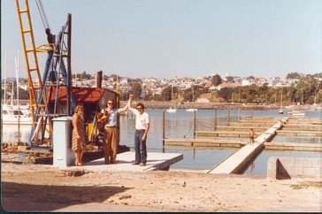 1980年，威斯特港第一个浮桥单元施工完毕